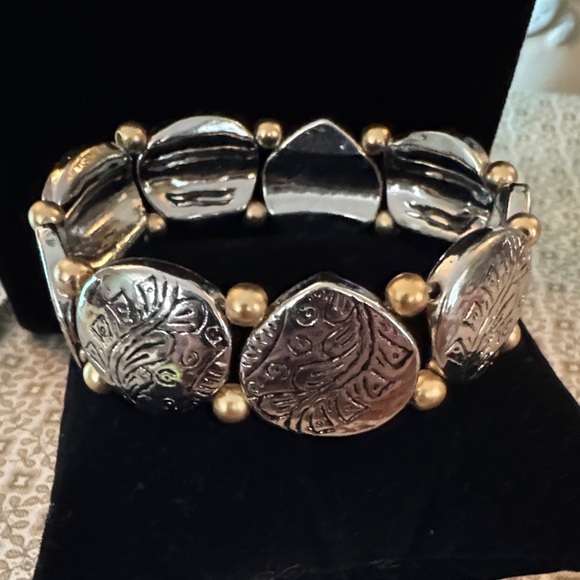Elegant Silver and Gold Bracelet - Picture 2 of 2